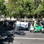 Proteste vor einer Filiale des ESCADA-Konzerns in der City West